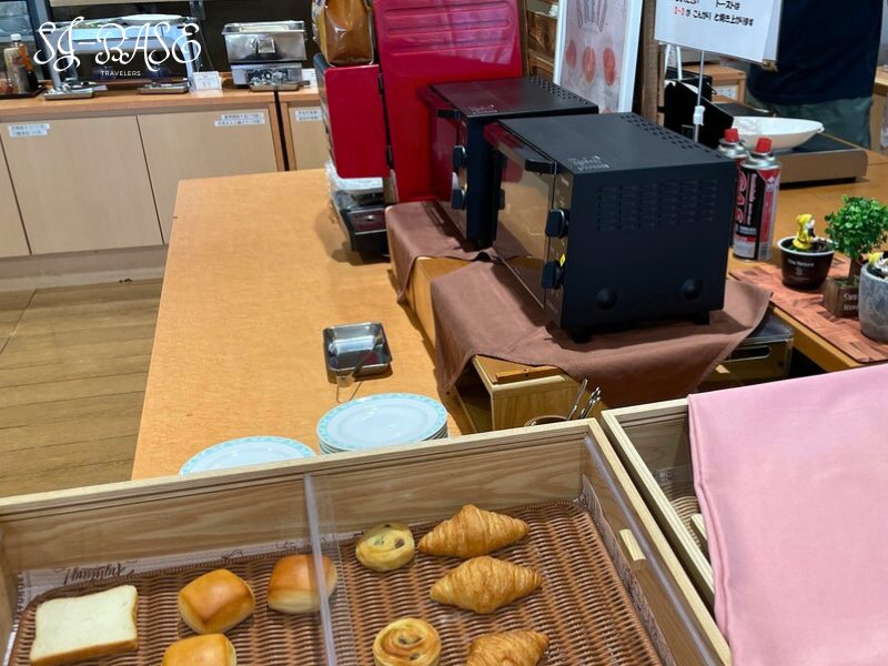 ダイワロイネットホテル沼津 朝食ビュッフェに並んでいるパン
