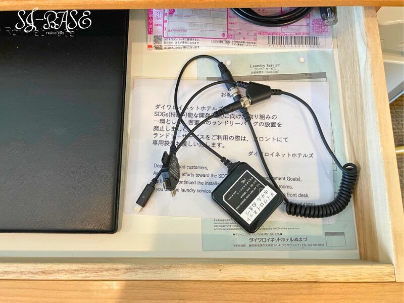 ダイワロイネットホテル沼津 客室に備え付けの充電器