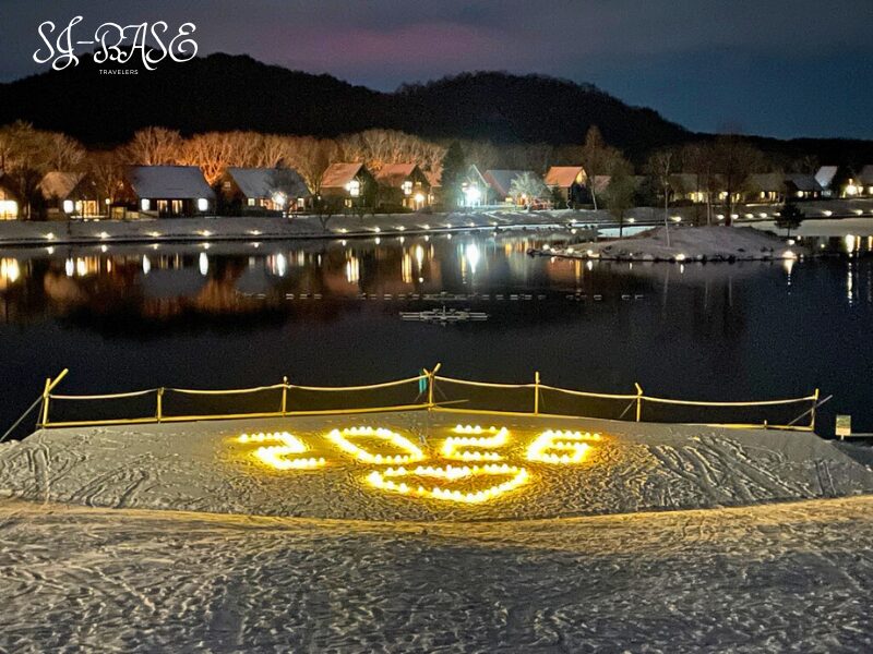 雪の湖畔に灯る年越しキャンドルライトアップ