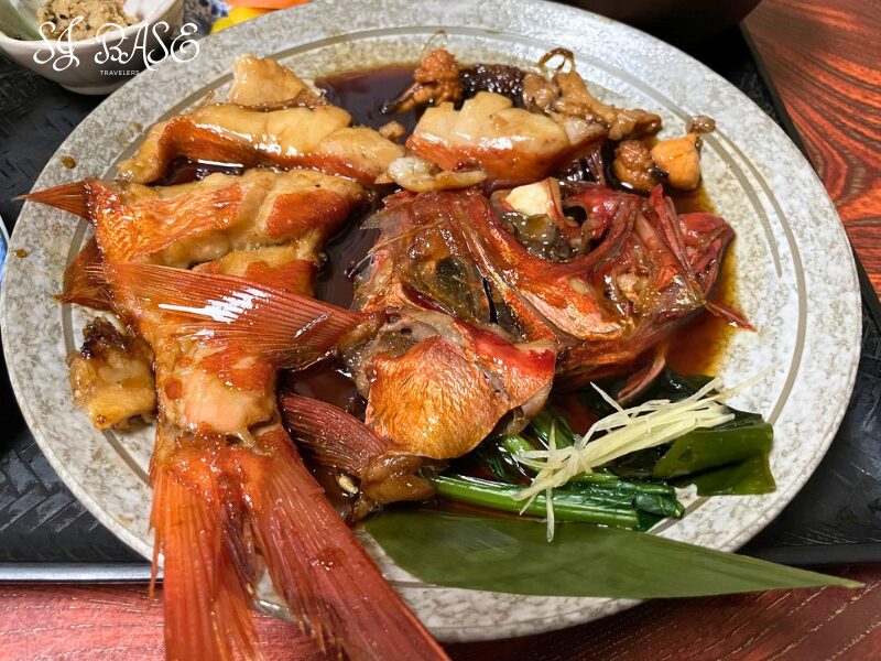 下田駅周辺で食べた金目鯛の煮付け(照りのある煮付け)