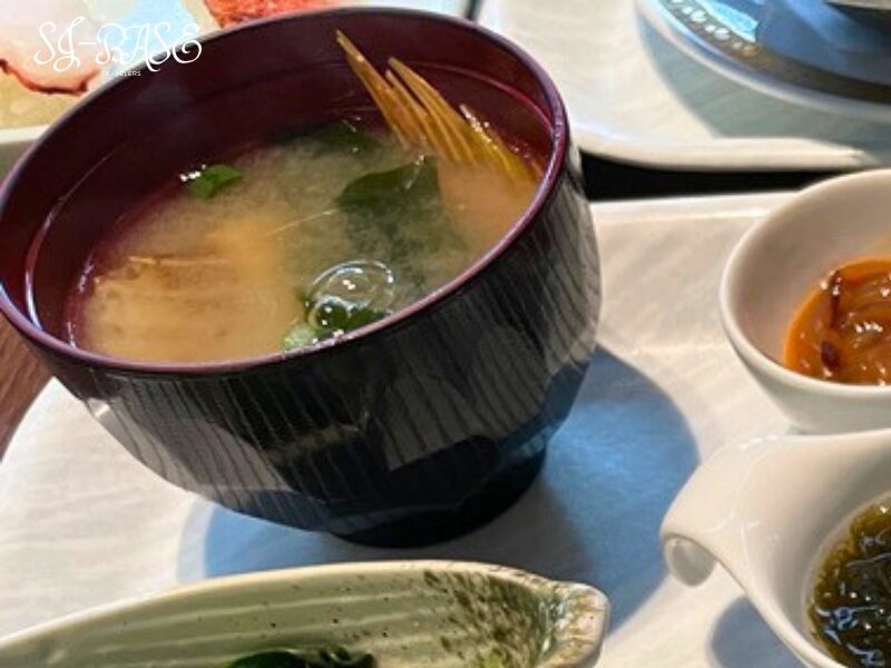 下田東急ホテルの朝食ビュッフェのあら汁(魚の出汁がきいた味噌汁)