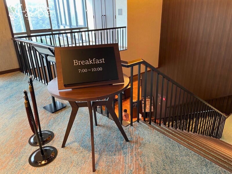 下田東急ホテルの朝食案内表示(Breakfast 7:00〜10:00)