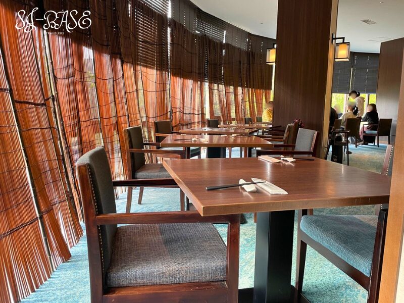 下田東急ホテルの朝食会場(テーブル席の雰囲気)