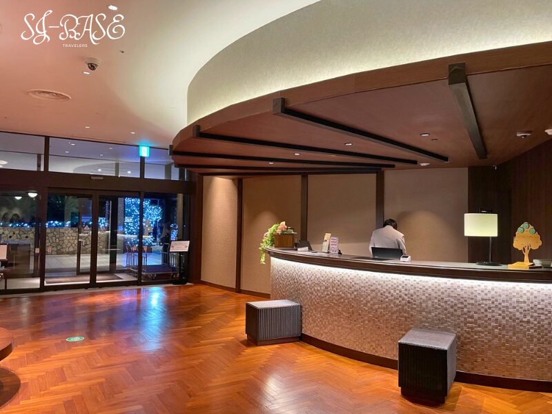 下田東急ホテルの夜のフロント(受付カウンター)