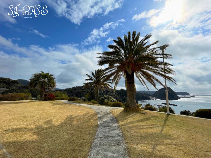 下田東急ホテルのガーデン散歩道(ヤシの木と海の眺め)