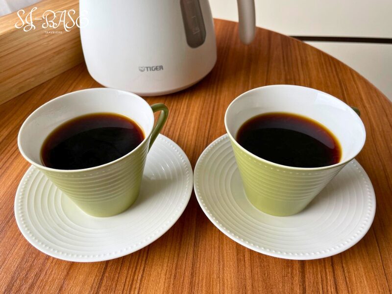 下田東急ホテル 海側スーペリアツインのカップ&ソーサー(引き出し収納)