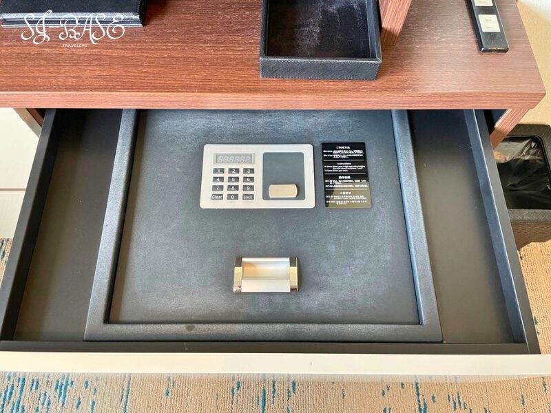 下田東急ホテル客室の金庫(チェストの引き出し)