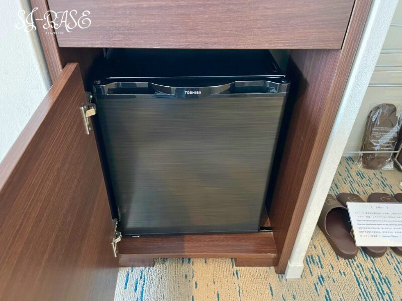 下田東急ホテル 海側スーペリアツインの冷蔵庫(扉の中に収納)