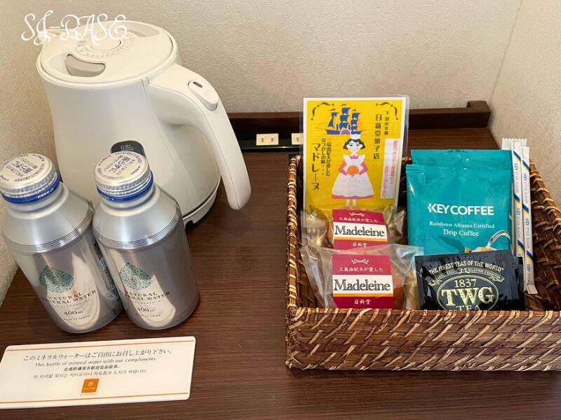 下田東急ホテル 海側スーペリアツインのお茶セット(ケトル・お菓子・水・コーヒー/紅茶/日本茶)