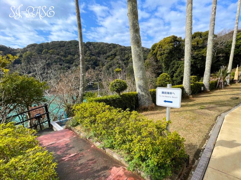 下田東急ホテル敷地内の案内板(鍋田浜への方向表示)